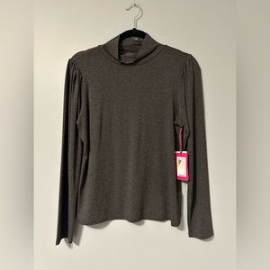 New Vince Camuto turtle neck size M